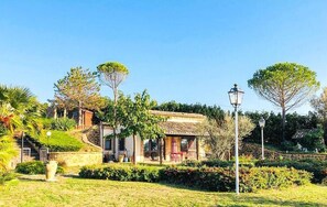 House, 5 Bedrooms, Accessible, Smoking | Property entrance