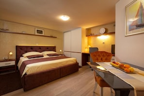 1 bedroom, soundproofing