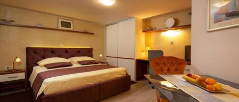 1 bedroom, soundproofing