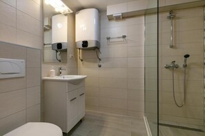 Apartment, 1 Bedroom, Smoking, Patio | Bathroom | Toilet paper