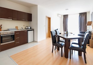 Appartamento, 2 camere da letto, patio, vista giardino | Interni