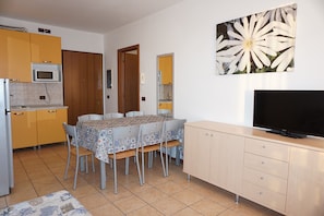Apartment, 1 Schlafzimmer, Balkon | Speisen