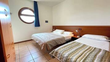 Căn hộ, 2 phòng ngủ, ban công, quang cảnh hồ bơi | 3 phòng ngủ