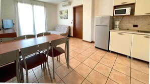 Appartement, 2 chambres, balcon | Cuisine privée
