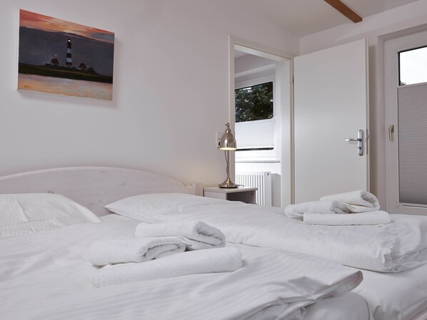 1 soveværelse, skrivebord, strygejern/strygebræt, weekendseng