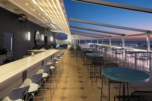 2 bars/lounges, rooftop bar - Courtyard by Marriott Titusville Kennedy Space Center (Titusville)
