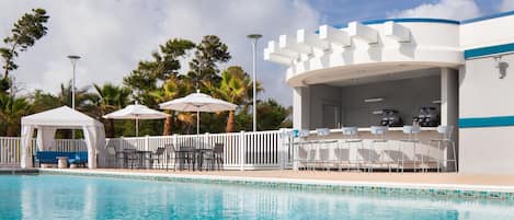 Piscina all'aperto, cabine incluse nel prezzo, ombrelloni da piscina