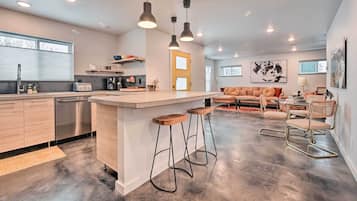 Fridge, microwave, stovetop, dishwasher