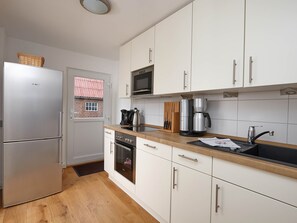 Køleskab, mikrobølgeovn, ovn, kogeplade