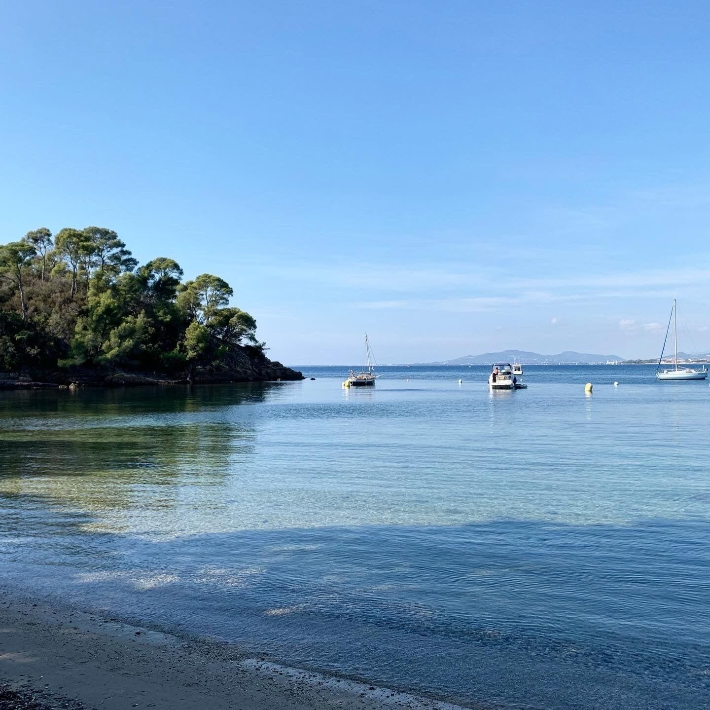 Solsenger og strandhåndklær