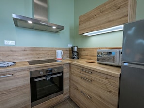Fridge, microwave, dishwasher
