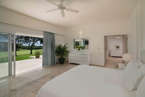 4 bedrooms, in-room safe, desk, iron/ironing board