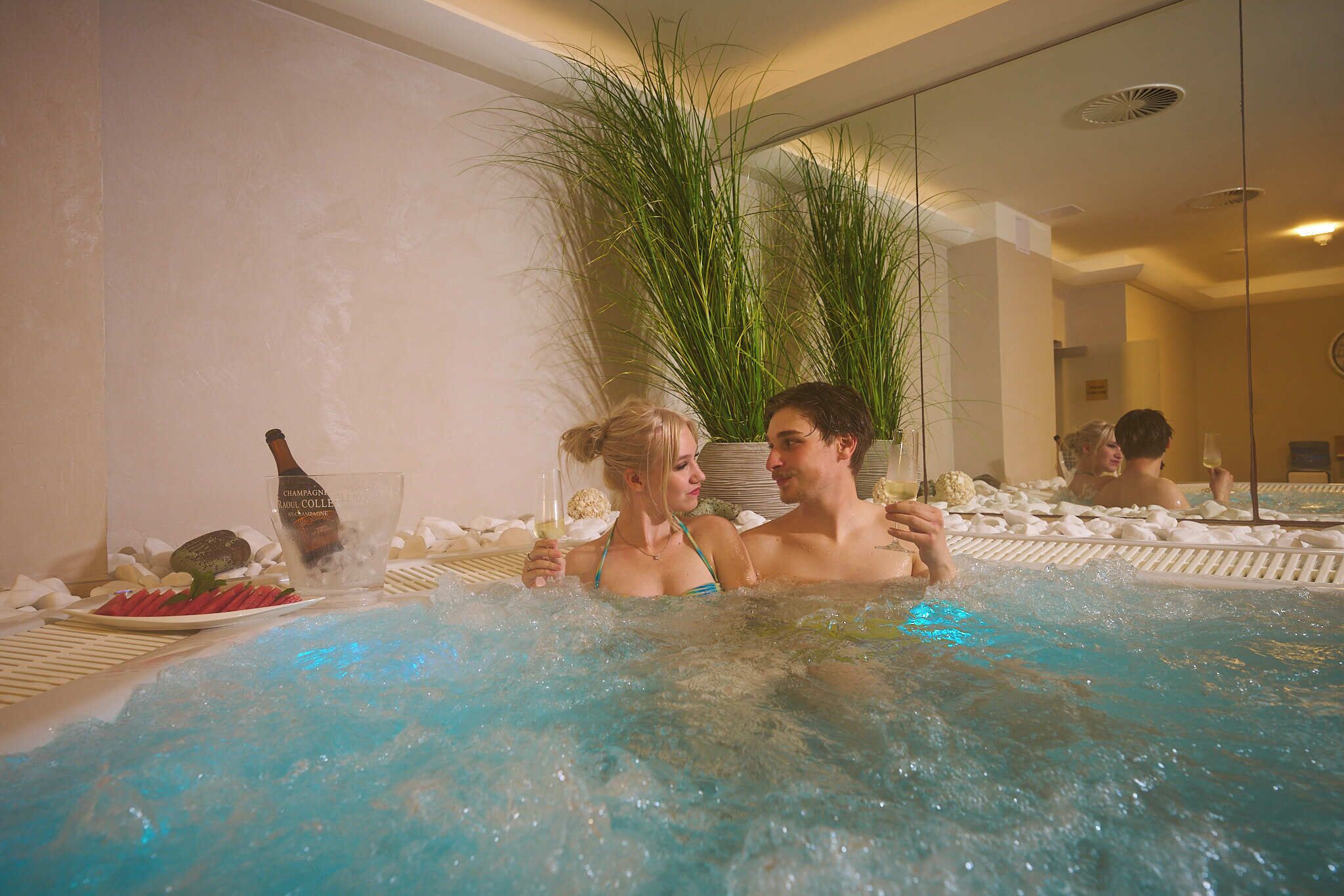 Hot stone massages, sports massages, 1 treatment room