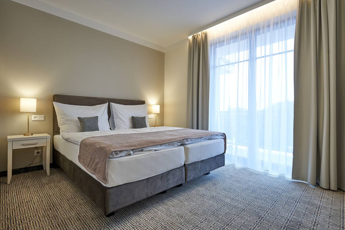 Chambre Double Supérieure | Minibar, coffres-forts dans les chambres, bureau, Wi-Fi gratuit