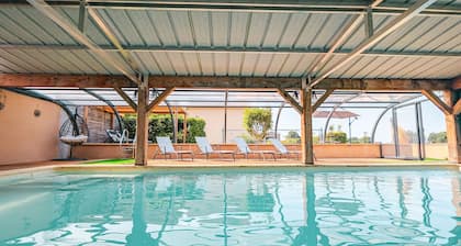 Maison de charme en Berry prÚs d'un golf & spa, jardin d'hiver, vélos, animaux bienvenus - tout inclus