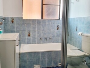 Bathtub, hair dryer