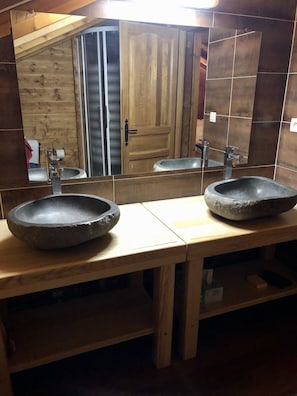 Shower - Quiet, typical chalet with breathtaking views (Les Deux Alpes)