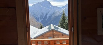 Quiet, typical chalet with breathtaking views