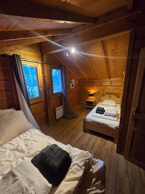 3 bedrooms, WiFi - Quiet, typical chalet with breathtaking views (Les Deux Alpes)