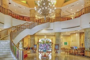 المنشأة من الداخل