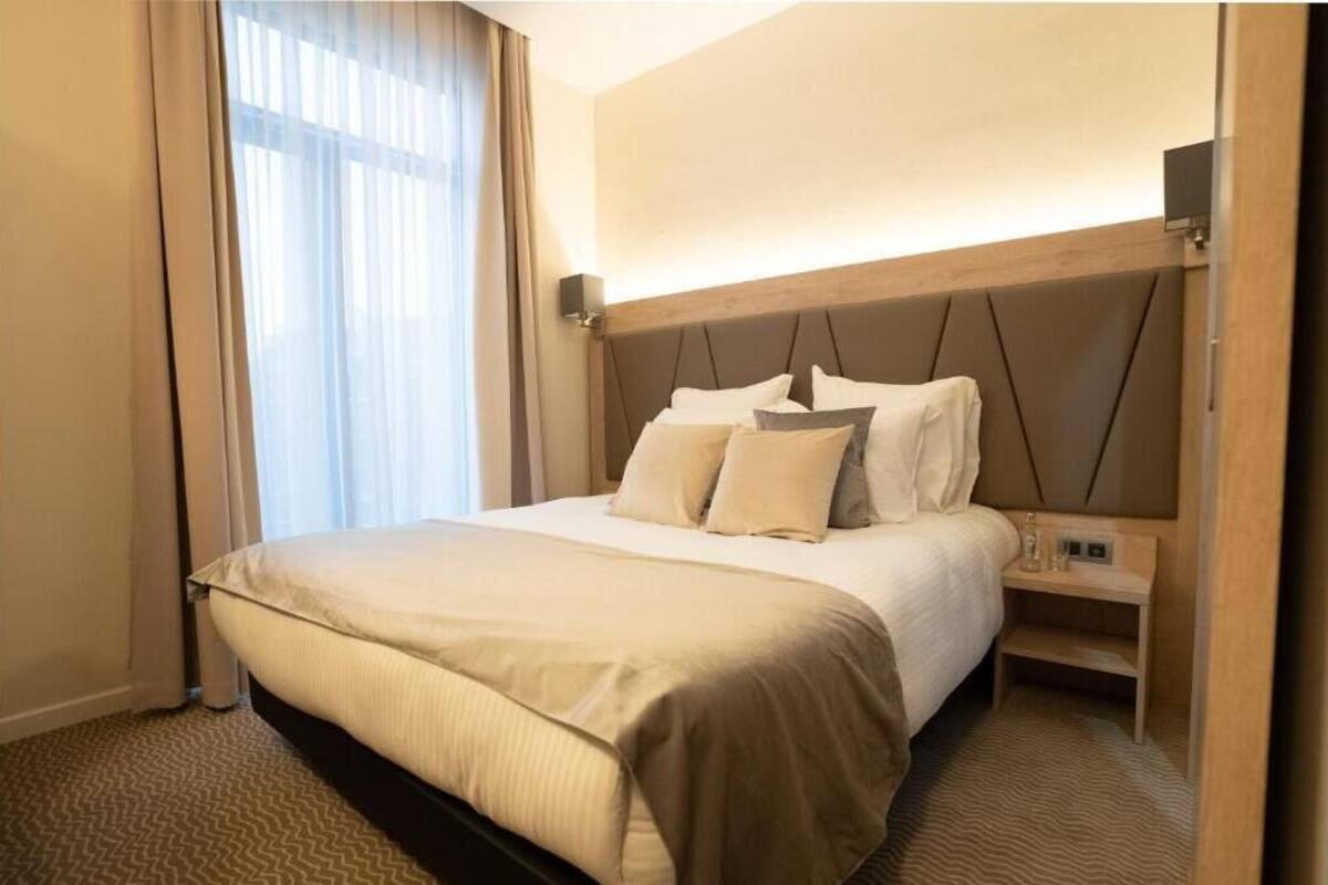 In-room safe, desk, soundproofing, iron/ironing board (on request)