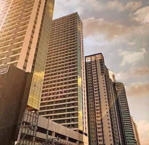 Exterior - 1 BR Fully Furnished Condo in Mandaluyong with Pool and Parking - Fame1, 2021 (Mandaluyong)