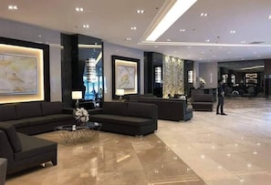 Lobby - 1 BR Fully Furnished Condo in Mandaluyong with Pool and Parking - Fame1, 2021 (Mandaluyong)