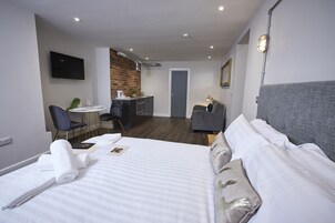 Superior Studio, 1 Double Bed | Desk, laptop workspace, soundproofing, free WiFi