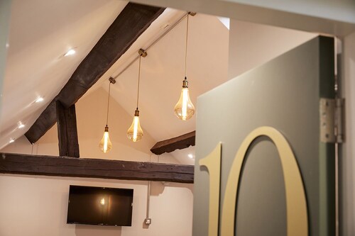 Three Cranes Serviced Apartments