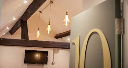 Three Cranes Serviced Apartments