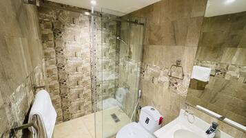Two Bedroom Apartment | Bathroom | Shower, rainfall showerhead, towels