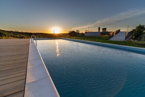 Outdoor pool, pool umbrellas, pool loungers - Gavião Nature Village (Gaviao)