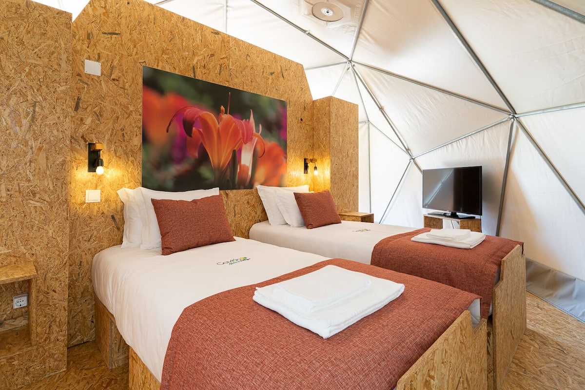 Tent | Minibar, in-room safe, individually decorated, travel crib