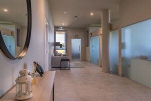 Sauna, hot tub, steam room, Turkish bath, aromatherapy, Swedish massages