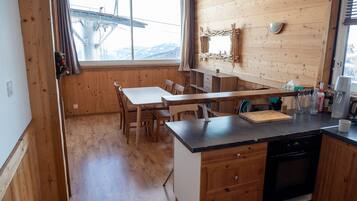 ثلاجة، ميكروويف، فرن، موقد طهي مسطح