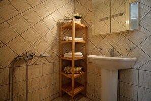Bathtub, hair dryer, towels, toilet paper - Premium 6-people Villa with Private Pool! (Γαβαλοχώρι)
