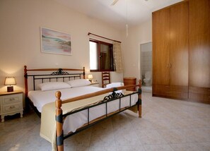 4 bedrooms, free WiFi, bed sheets - Premium 6-people Villa with Private Pool! (Γαβαλοχώρι)