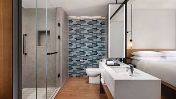 Shower, rainfall showerhead, free toiletries, hair dryer