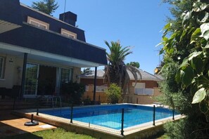 Outdoor pool - Mountain View Villa with Swimming Pool in Algete (Algete)
