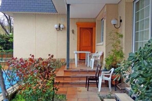 Terrace/patio - Mountain View Villa with Swimming Pool in Algete (Algete)