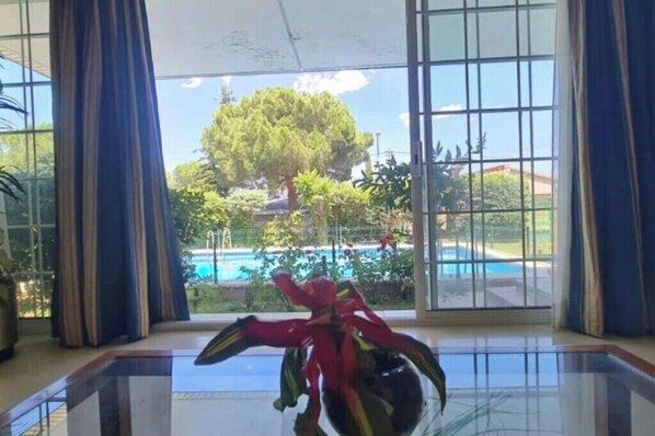 Interior - Mountain View Villa with Swimming Pool in Algete (Algete)