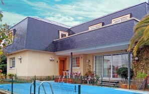 Exterior - Mountain View Villa with Swimming Pool in Algete (Algete)
