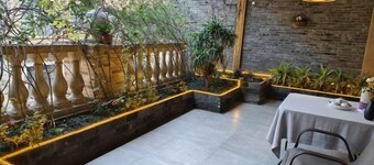 Poli Garden Hotel