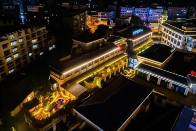 Poli Garden Hotel