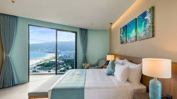 Executive Double Room, 1 Queen Bed, Balcony, Beach View | Hypo-allergenic bedding available, pillowtop beds, minibar, in-room safe