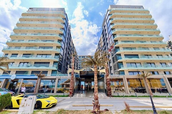 Outdoor dining - Resort Stefan (Navodari)