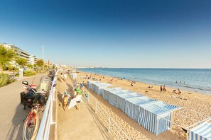 Una spiaggia nelle vicinanze