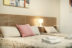 1 habitación, tabla de planchar con plancha y ropa de cama 