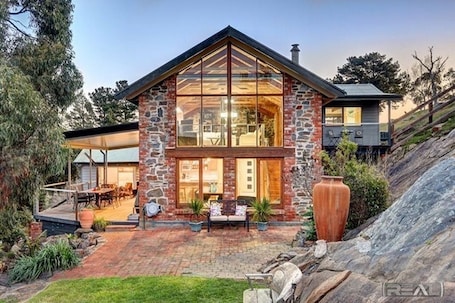 Exterior. The rural escape to wind down - cosy room separate from the main house.