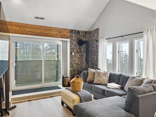 Great views from condo w/free winter shuttle